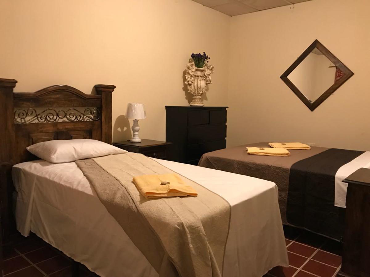Los Angeles De La Alameda, Hostel Antigua Exteriör bild